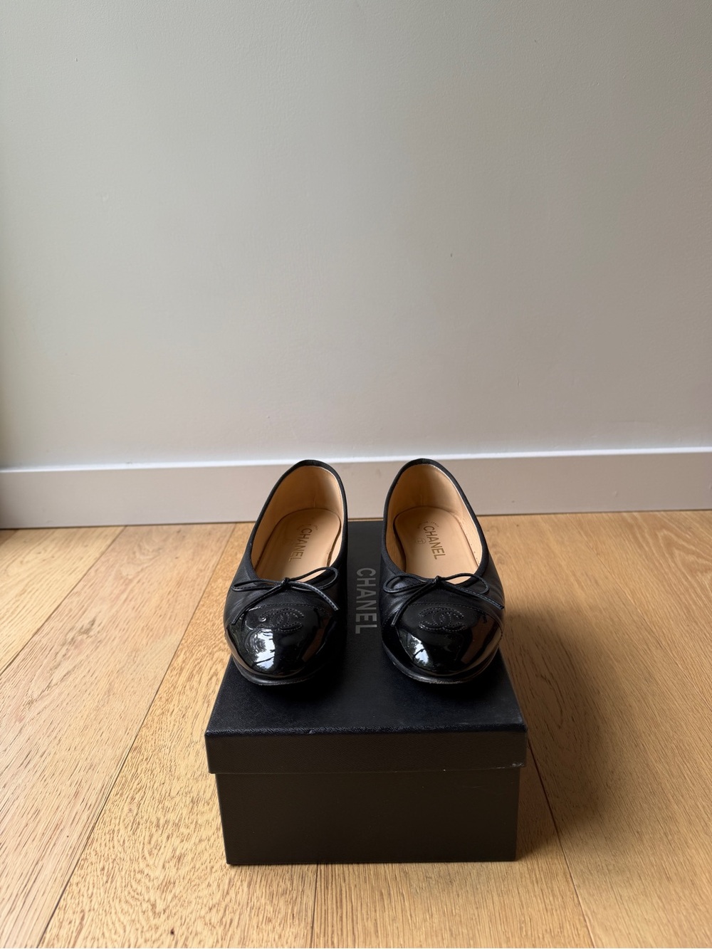 CHANEL Black Ballet Flats with Patent Cap Toe - Picture 2 of 9